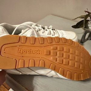 Classic Reebok White Tennis Shoes